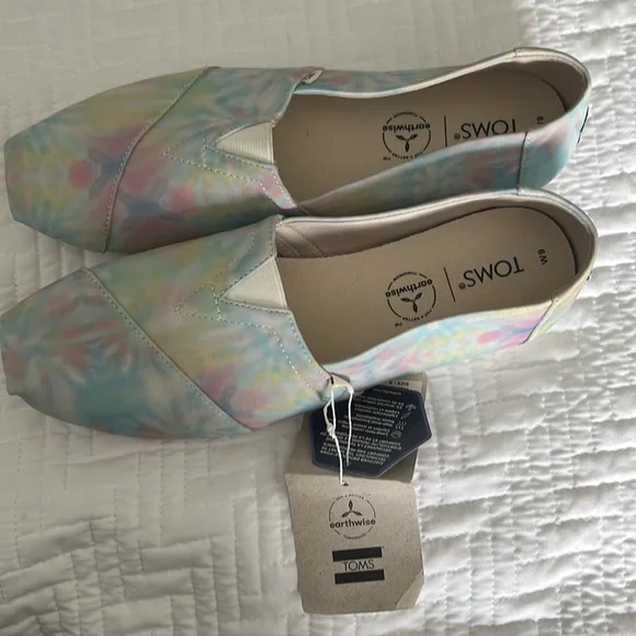 New Toms - Picture 3 of 4